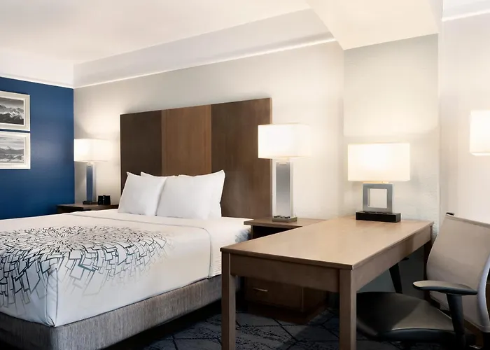 La Quinta Inn And Suites By Wyndham At Watiki Waterpark